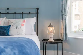 A gorgeous, dog Friendly, 3 bedroom seaside holiday home in the centre of Deal - Image 4