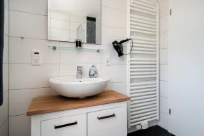 Schönes Ferienhaus in Wassernähe - Image 3
