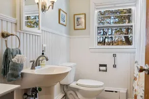 Bayview Beach Cottage For 4! - Image 2