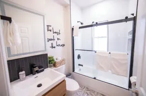 Boston 2 level luxury home, Free Parking, 5 mins to casino & 10 mins to airport - Image 3