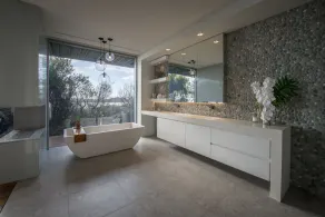 The Low Head Beach House - Image 3