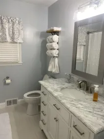 Newly renovated home! One block from Back of the Dragon-Close to downtown Marion - Image 4