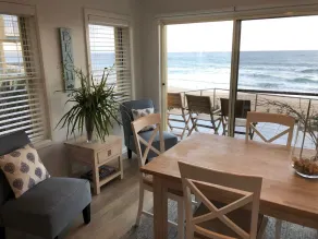 Beautiful Beachfront Apartment - Image 5