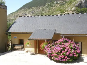 Hus på bredden af Tarn i Ste-Enimie i kløften du Tarn - Image 5
