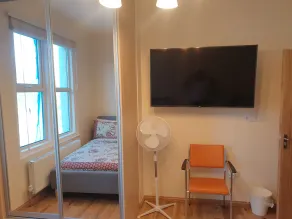 London Luxury 3 bedroom flat, 2 bathrooms, Living Room, free parking, 4 mins to station, garden - Image 2