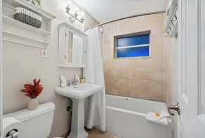 Pompano Beach Hacienda - 3 Bed Waterfront w/ pool - Image 3