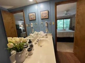 Forest view 2 bed bath condo on Lake Ouachita - Image 3