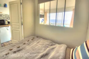 Apartment with sea and beach view on foot in Anthéor - Image 4