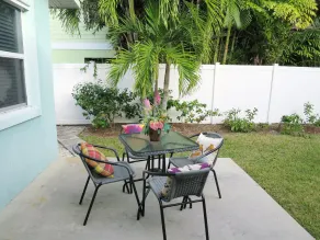 Delightful, comfortable villa just steps from the beach! - Image 5