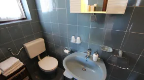 Studio apartment Jelka 1 for 2 people near the beach on the island of Krk - Image 2