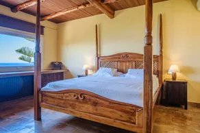 Air-Conditioned Villa with Sea View, Salty Pool, Terraces & Wi-Fi; Parking Available - Image 4