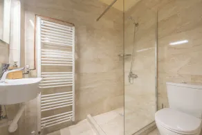 Victoria Majestic Suites Apartments - Image 3