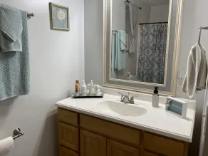 Cozy Apartment (sleeps 6) - Image 5