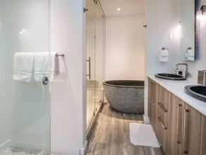 Golden Peak Penthouse - Image 5