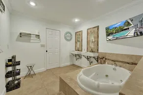 Resort style in the city of fort lauderdale - Image 5