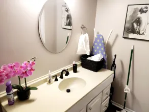 Adorable and Clean Suite walk to Downtown  Noblesville - Image 4