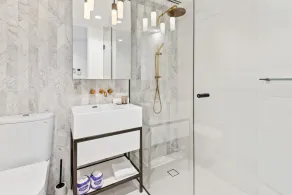 Chic 2-Bed with Free Parking in South Yarra - Image 4