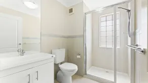Beautiful renovated Boardwalk Apartments Unit Eleven - Image 3