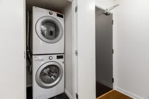 Recently Renovated 10m Walk BC PLACE  2.5bdrm Condo w Parking, Pool, Sauna + A/C - Image 2