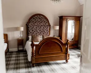 Junior Suite-Family-Private Bathroom-Garden view-East Wing - Image 3