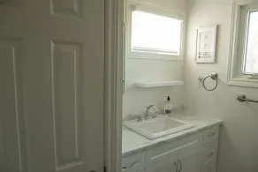 Cozy Lakefront Cottage - Private Beach - Image 3