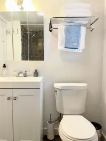 Minutes to beaches & canal Family friendly updated beach house - Image 4