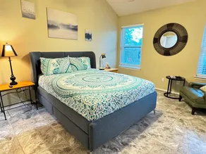 Private Hot Tub & Pool, Fenced Yard, & Walking Distance To Shopping - Image 5