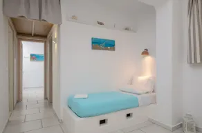 2mins from Agia Anna/Plaka beach, family-friendly, quiet with backyard + garden - Image 4