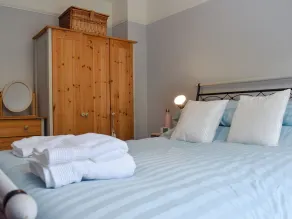 Alojamiento de 3 habitaciones en Axmouth - Image 5