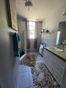 Luxury two-story Guesthouse - Image 5