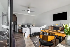 Modern Apartment \"Seebruck\" with Balcony & Wi-Fi - Image 4