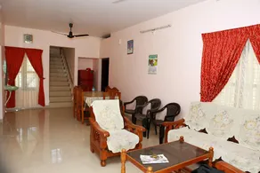Bethel House tiene 3 dormitorios, 2. 5 baños, cocina y un comedor. - Image 4