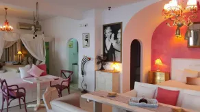 By the Sea beachfront luxury apartment with a large patio - Image 3