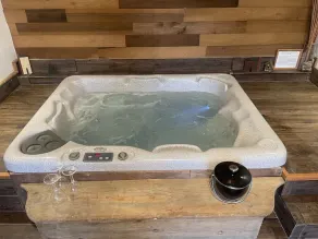 Country Suite - Private HotTub, KingBd, Downtown - Image 2