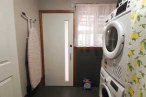 Stylish House 10min walk to University with Parking - Image 3
