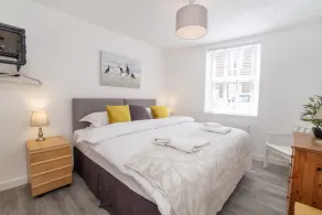Livingstone Street Apartment 2 - sleeps 4 guests  in 1 bedroom - Image 3