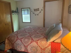 New to VRBO. Lakefront, fishing and swim dock.   Cabin fully equipped very comfy - Image 4