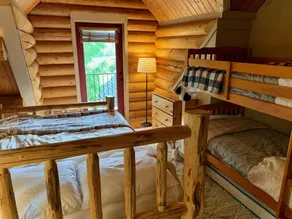 Custom, Spacious Lake-Front Log Cabin Estate: Hot Tub Shuffleboard & Pool Table - Image 5