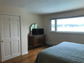Direct waterfront vacation rental, family friendly, pets allowed - Image 5