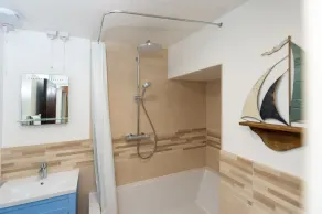 Adjoining cottages perfect for 2 families - Image 4