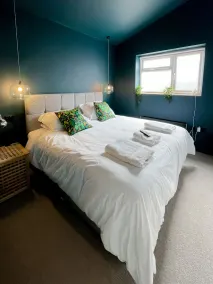 Sleeps 16 with style and space- and a hot tub! - Image 5