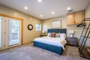 Brighton Chalet | Powder Hound 1 Bedroom - Image 3