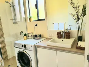 Luxurious & Stylish home - 10 Mins from Freemantle & Fiona S. Hosp & Murdoch Uni - Image 2