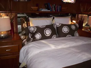 Green Turtle II Luxury Yacht B & B Boston Harbor Boston # 1 B & B - Image 2