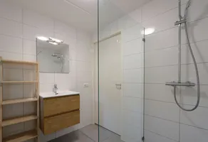Bungalow with 4 bedrooms and a terrace - Image 2