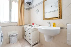 Casa vacanze 'Domus Luna' con vista lago, terrazza e aria condizionata - Image 2