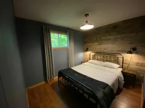 Dawson Loop Inn 3BR Lakefront Chalet Style Cottage - Image 5