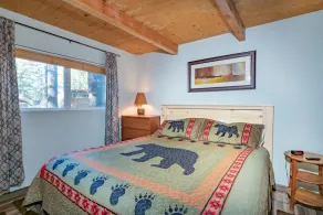 Moonridge Hideaway - À pied de la station de ski! WiFi et cheminée douillette! 2 heures gratuites de location de vélo / kayak! - Image 3