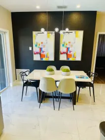 The Stadium House: Luxurious, Modern, Fun Home! - Image 5