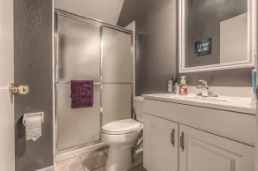 Large Spacious Home with Pool - Perfect place for Entertaining! Prime Location! - Image 5